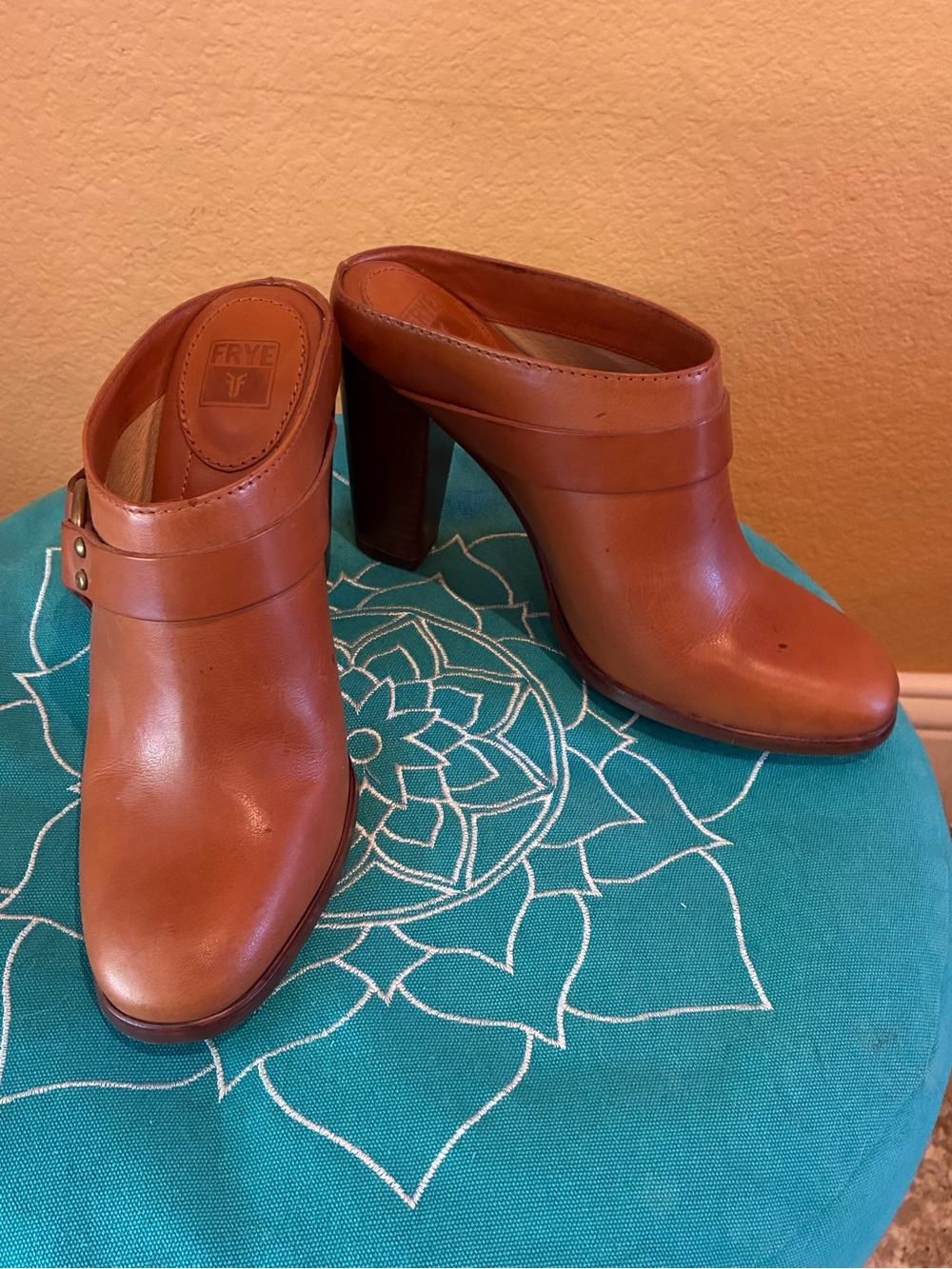 NWOT Frye Leather Booties